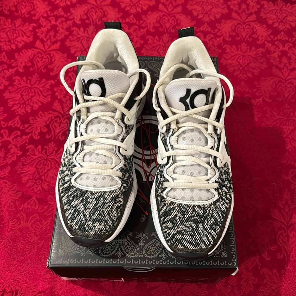 Nike KD 15 Oreo White/Black, Men’s Size 7.5. Used